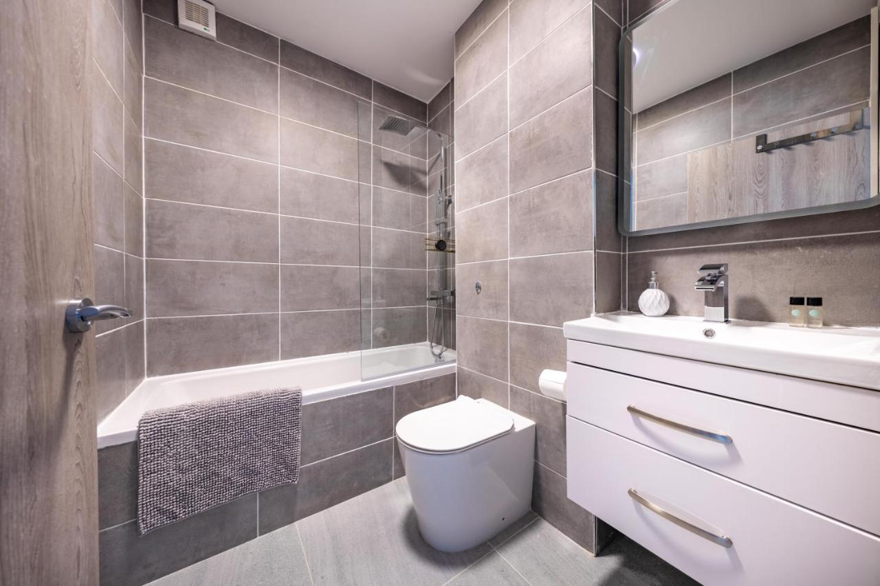 Ash View Place 4 -Heathrow - Thorpe Park - Free Parking Staines-upon-Thames Luaran gambar