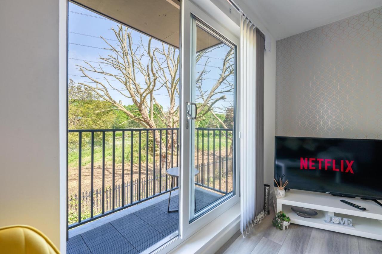 Ash View Place 4 -Heathrow - Thorpe Park - Free Parking Staines-upon-Thames Luaran gambar