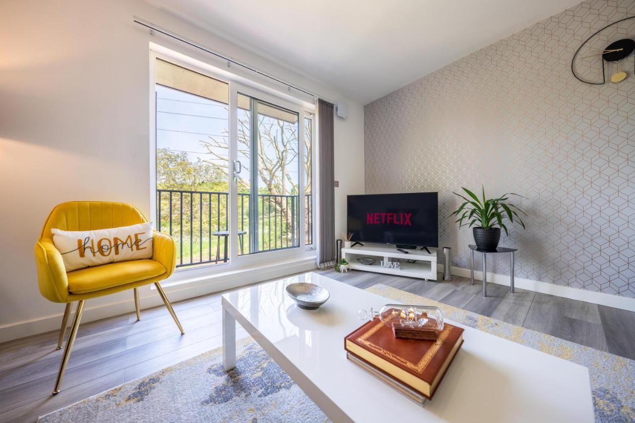 Ash View Place 4 -Heathrow - Thorpe Park - Free Parking Staines-upon-Thames Luaran gambar