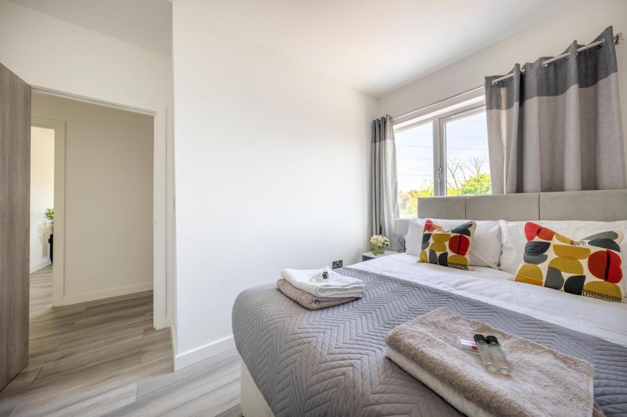Ash View Place 4 -Heathrow - Thorpe Park - Free Parking Staines-upon-Thames Luaran gambar