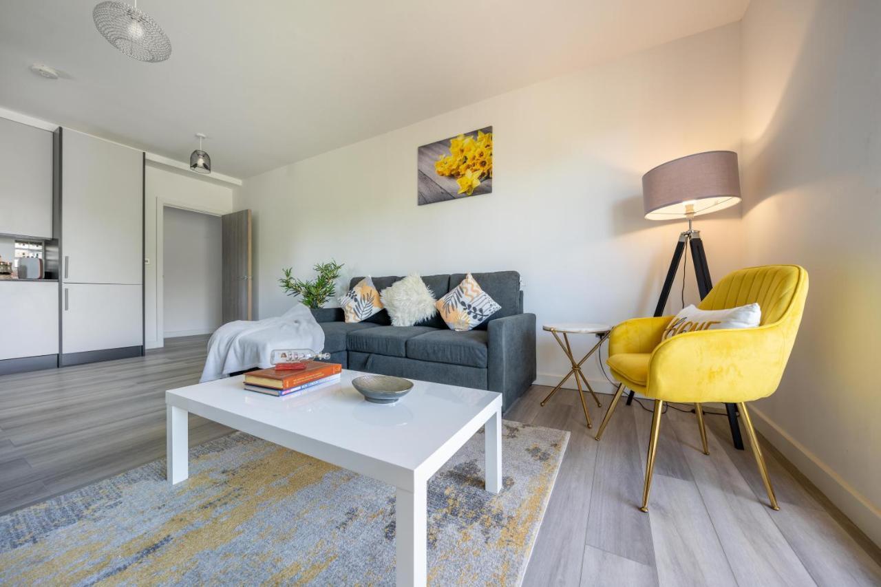 Ash View Place 4 -Heathrow - Thorpe Park - Free Parking Staines-upon-Thames Luaran gambar